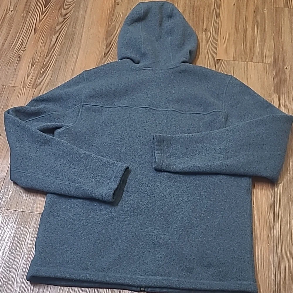 The North Face Gray Hooded Jacket used good condition zise L for‎ men.